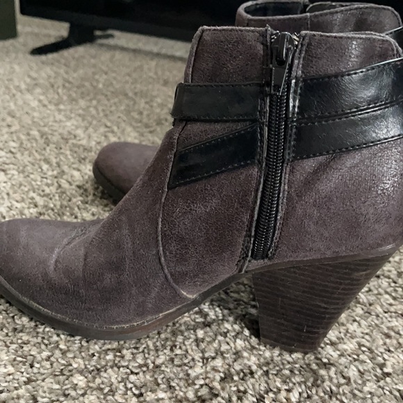 Woman’s Booties Wide width calf - Picture 6 of 8